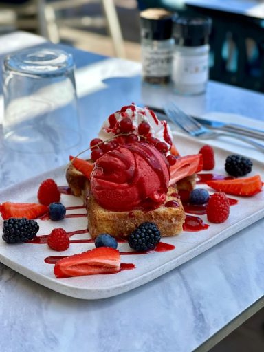 Dessert gourmand du restaurant Le Cosmo à Villefranche-sur-Mer vue mer