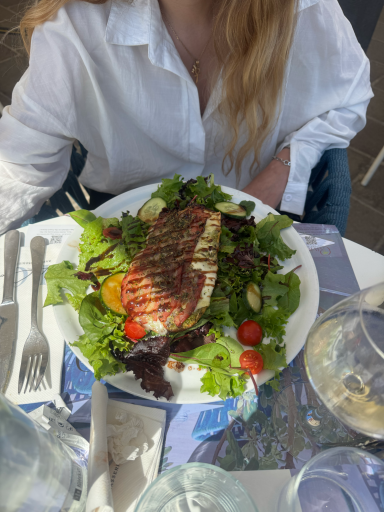 Chèvre chaud servis au restaurant Le Cosmo à Villefranche-sur-Mer